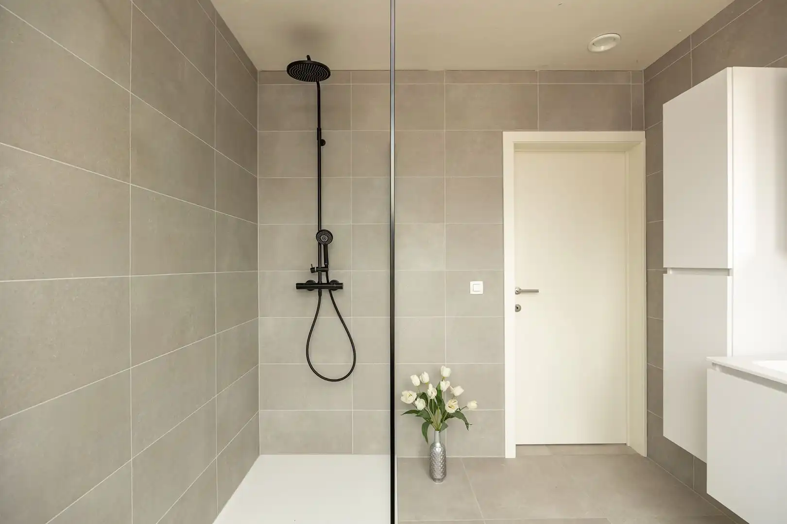 Half open bebouwing - nieuwbouw met tuin en carport.  foto 8