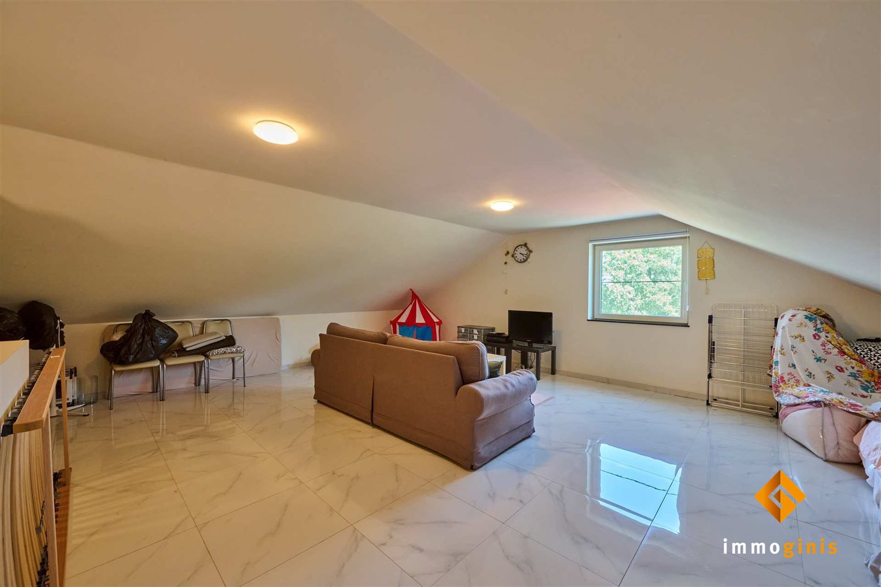 Zéér ruime (289 m²), energiezuinige woning met 5 (mogelijk 7) slpks! foto 17