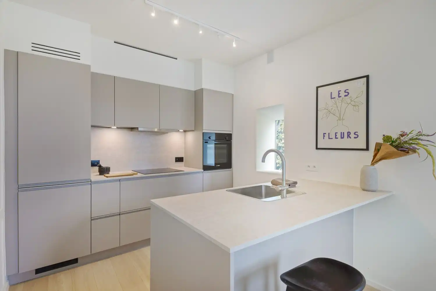 Gerenoveerd appartement met 2 ruime slaapkamers in historisch gebouw foto 6