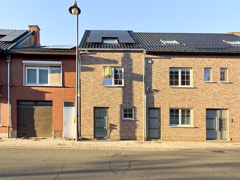 Moderne en energiezuinige woning met drie slaapkamers foto {{pictureIndex}}
