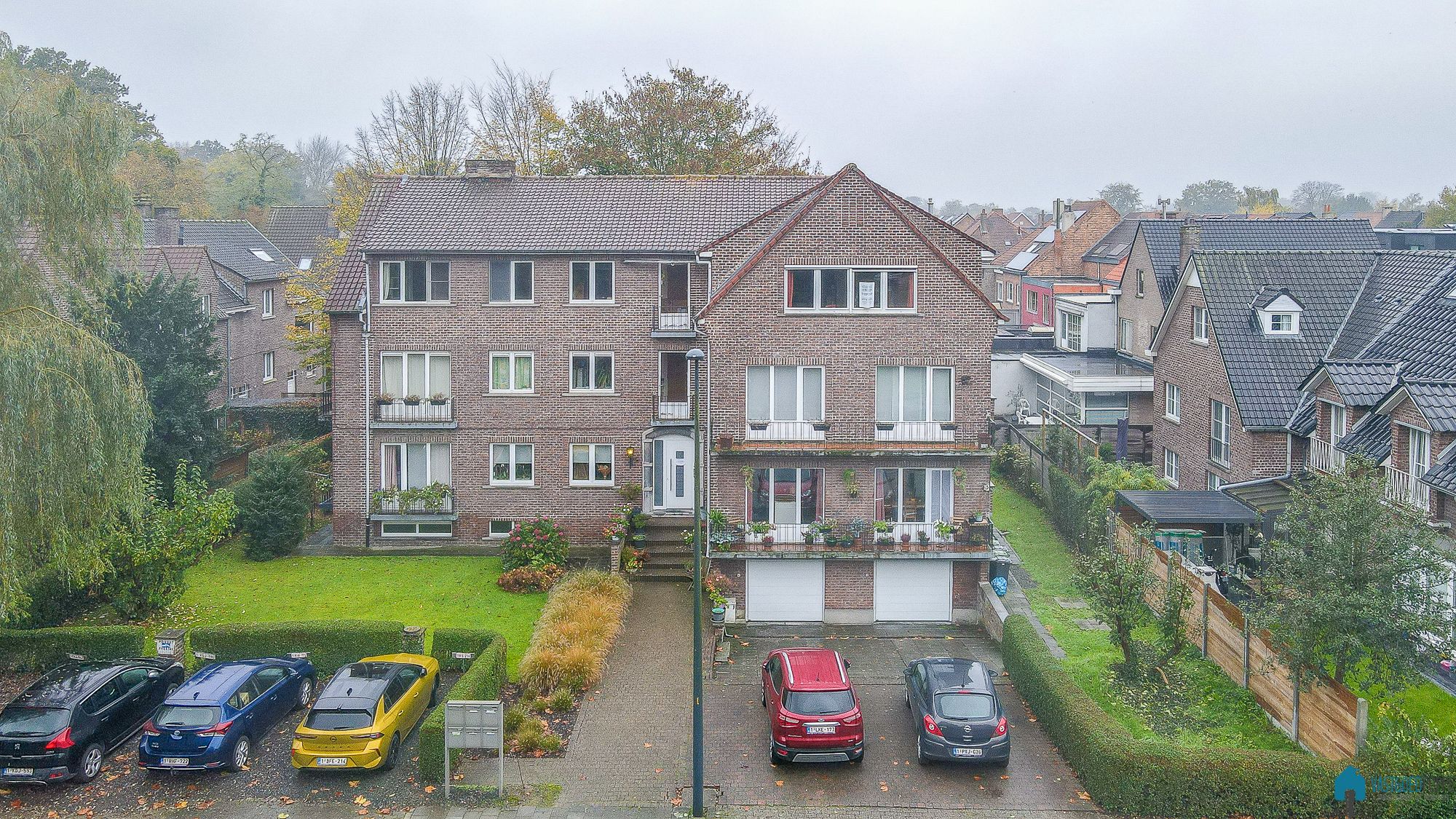 Ruim en lichtrijk hoekappartement aan de Gentbrugse Meersen foto {{pictureIndex}}