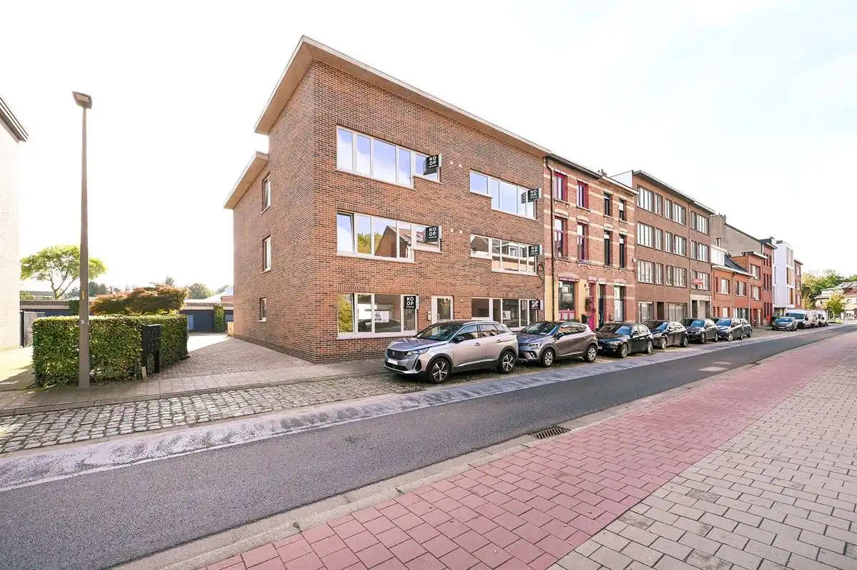 Gerenoveerd appartement op de eerste verdieping met terras foto 13