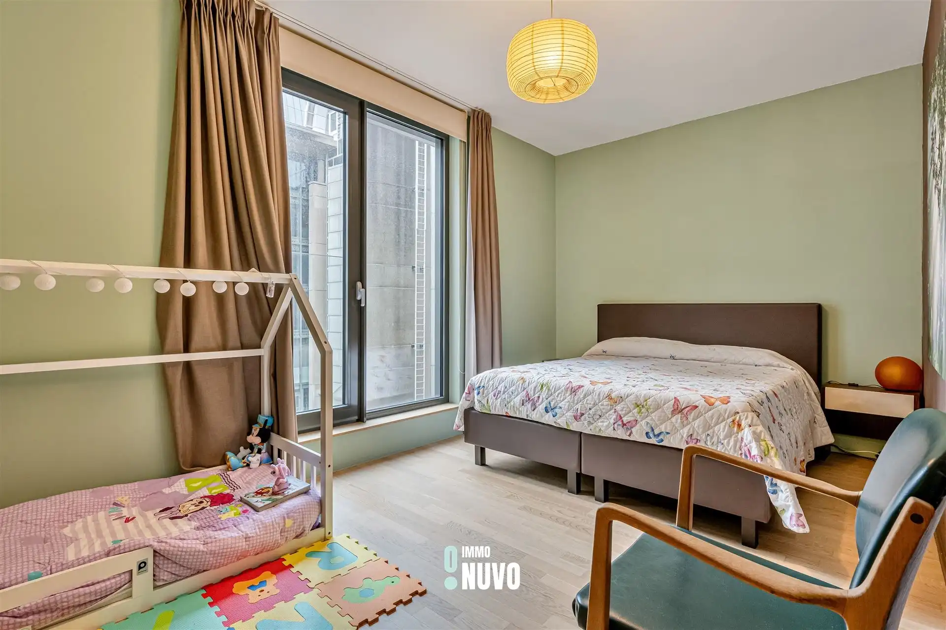 Lichtrijk 2‑slpk appartement in Europese wijk foto 10