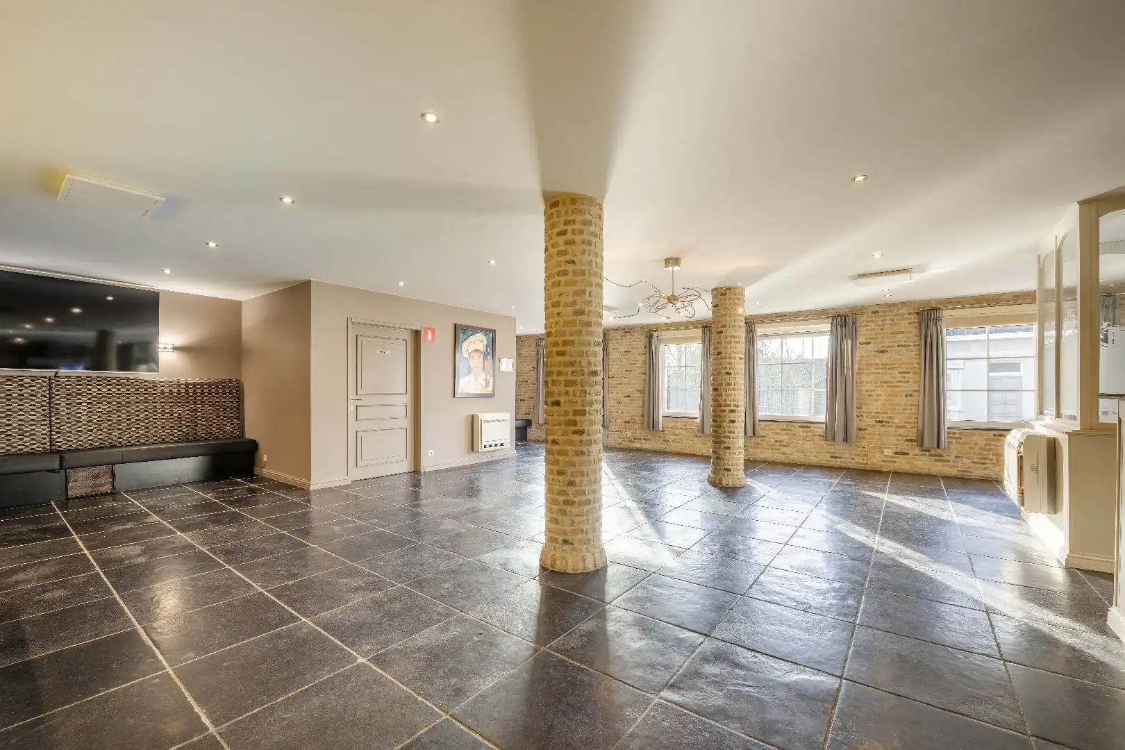 INSTAPKLAAR HANDELSHUIS (2009) OP GUNSTIGE LOCATIE!!!  foto 11