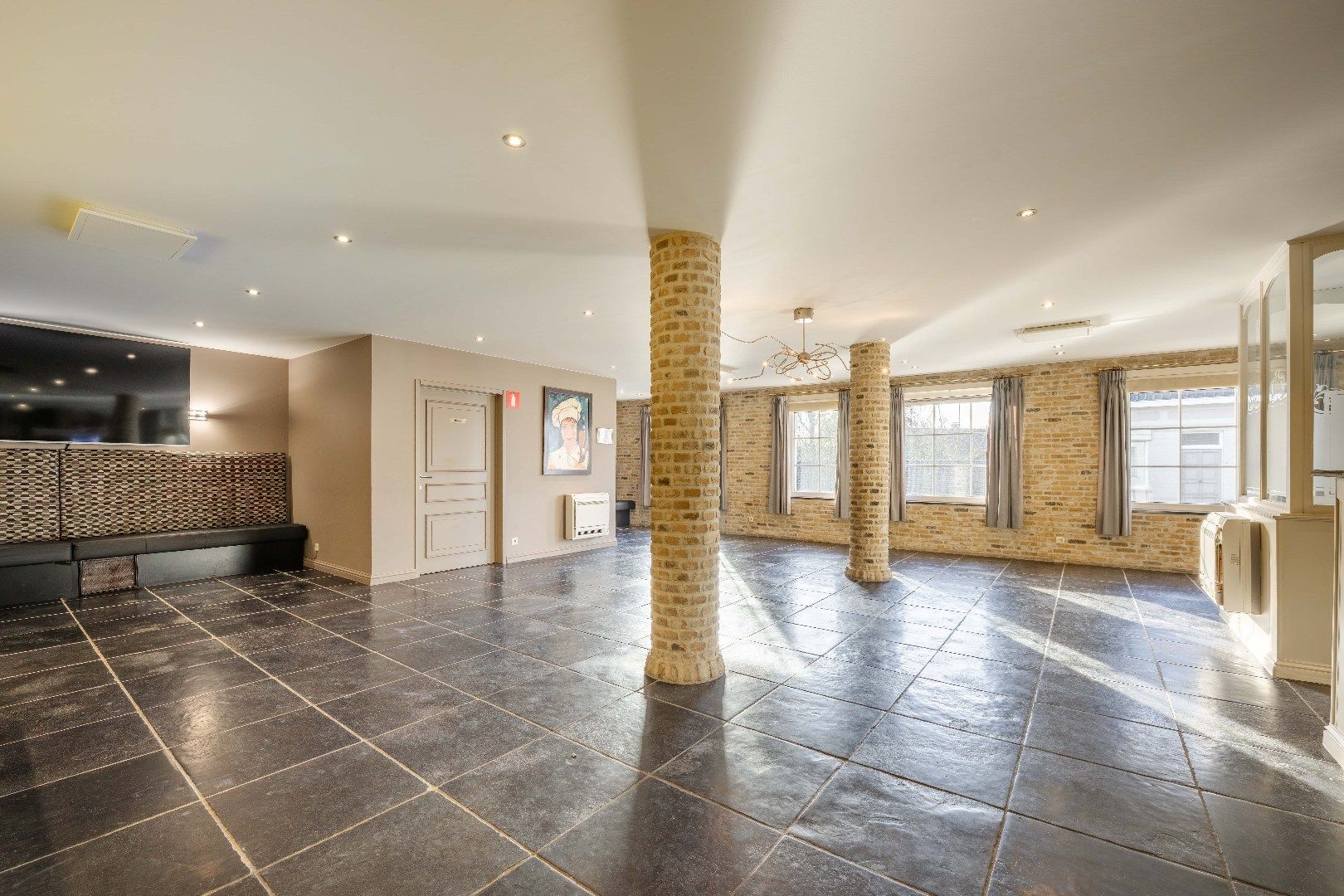 INSTAPKLAAR HANDELSHUIS (2009) OP GUNSTIGE LOCATIE!!!  foto 11