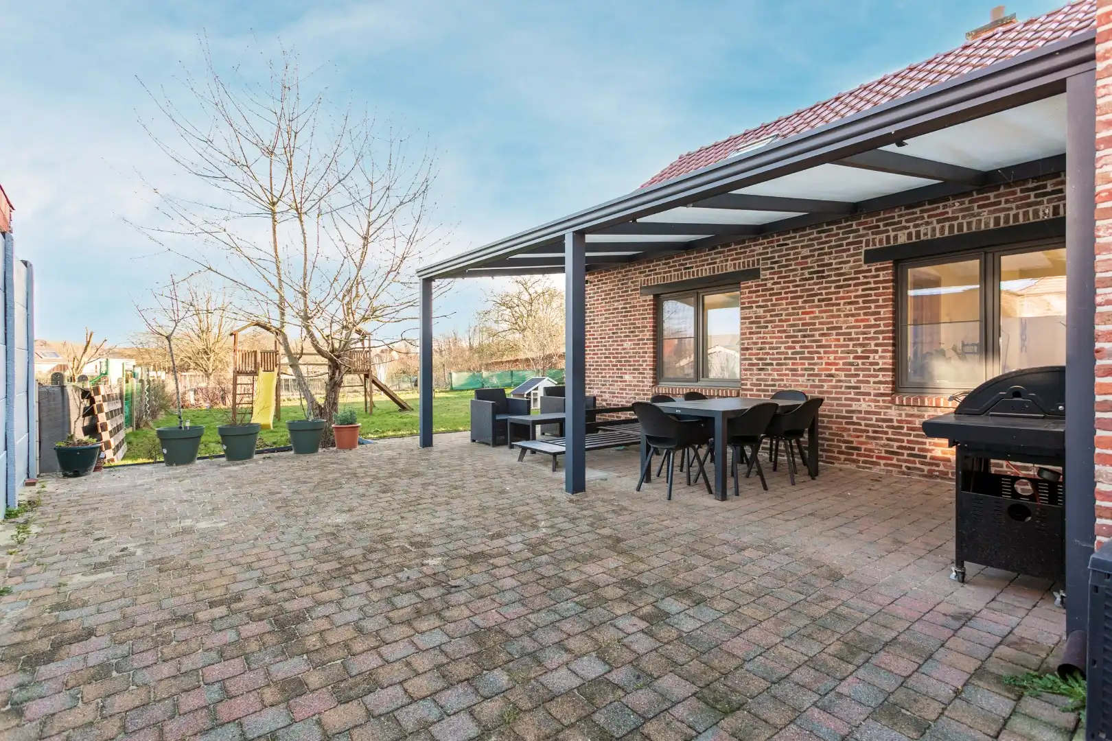 Instapklare woning met 3 slaapkamers, tuin en 2 garages.  foto 8