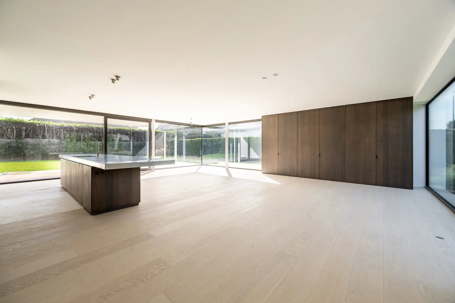 Ongemeubelde nieuwbouwvilla van Govaert & Vanhoutte in Knokke-Heist foto {{pictureIndex}}