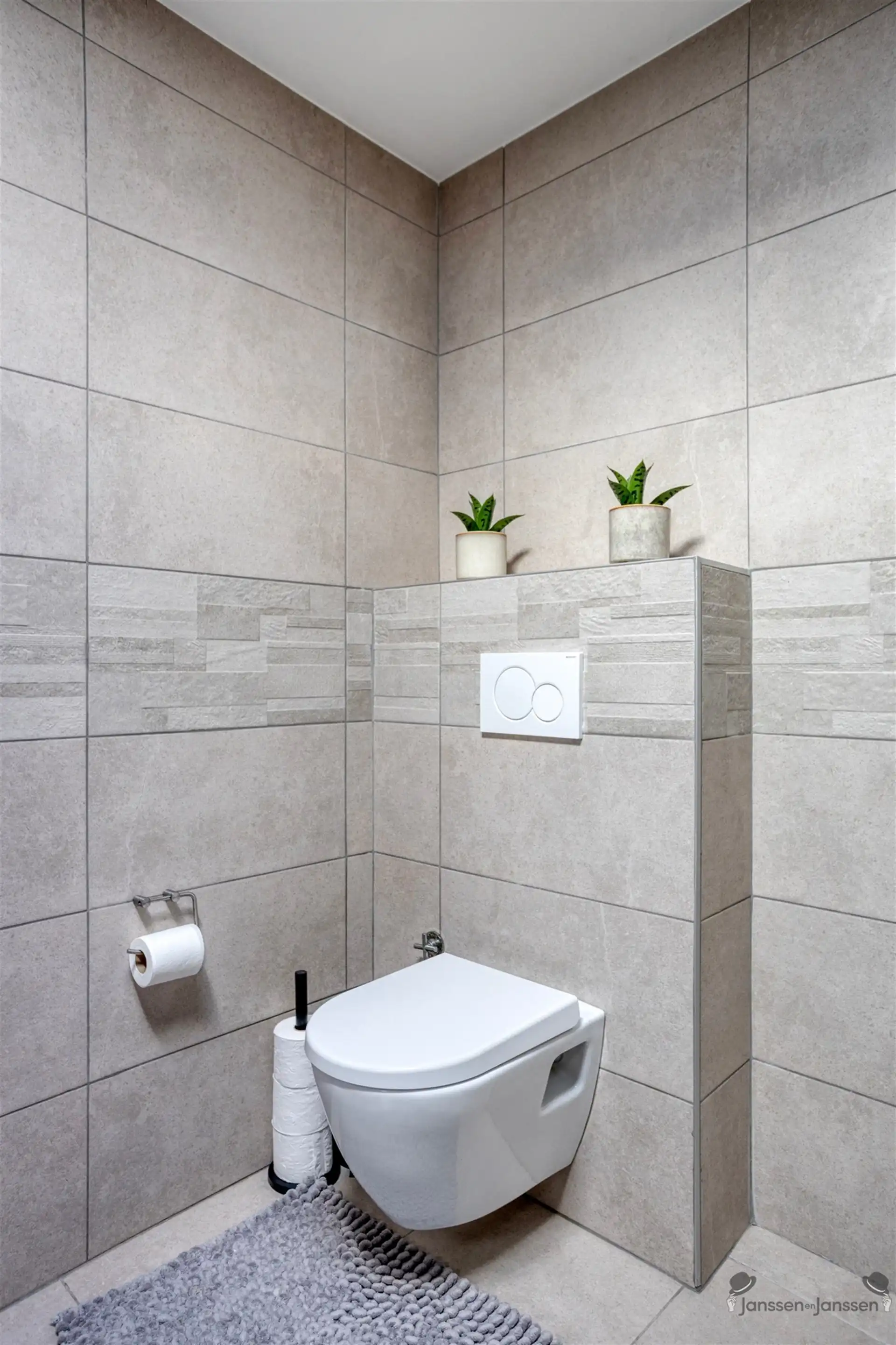 Volledig gerenoveerde HOB op topligging aan rustig pleintje te Genk foto 20