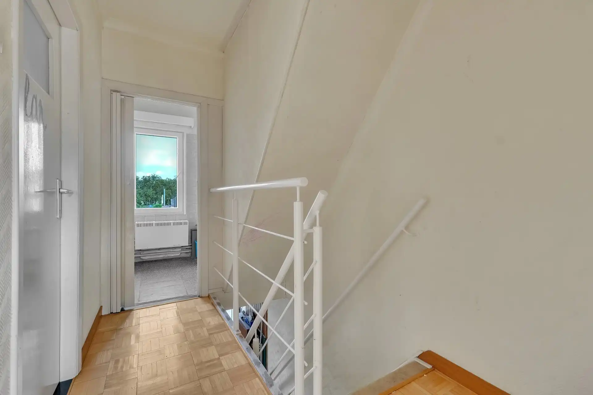 Ruime woning in rustige woonwijk foto 12