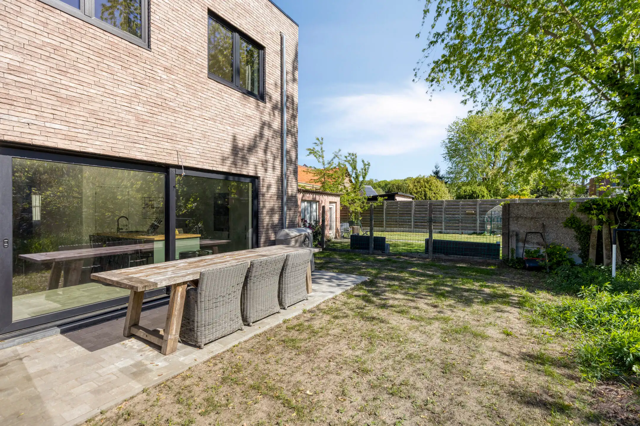 Trendy en lichtrijke woning met VEEL potentiëel foto 11