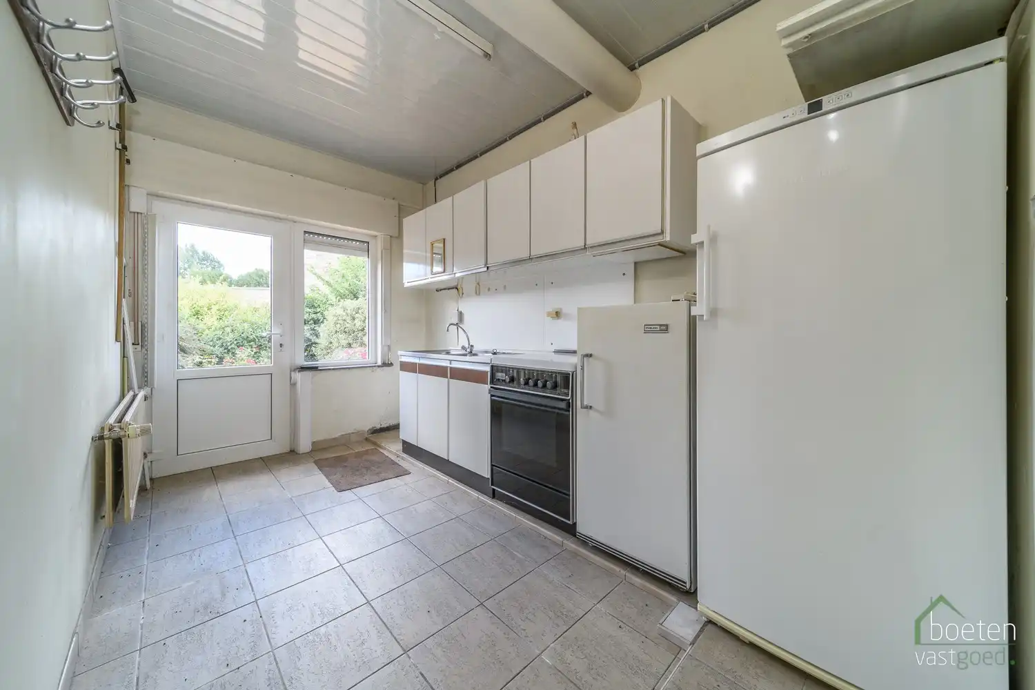 BEVEREN AAN DE IJZER: Zeer degelijke villa-bungalow met alle leefruimtes op het gelijkvloers, ruime garage en tuin op 772m² totale grondopp. foto 14