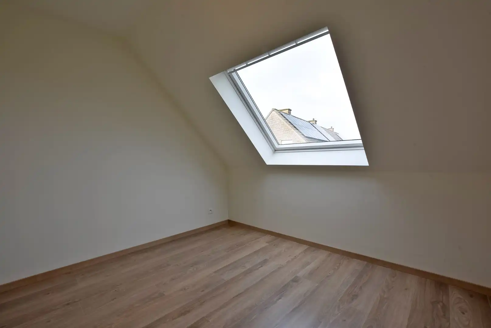 Ruime energiezuinige nieuwbouwwoning (2024) met inpandige garage op 193m² gelegen te Houthulst. foto 9