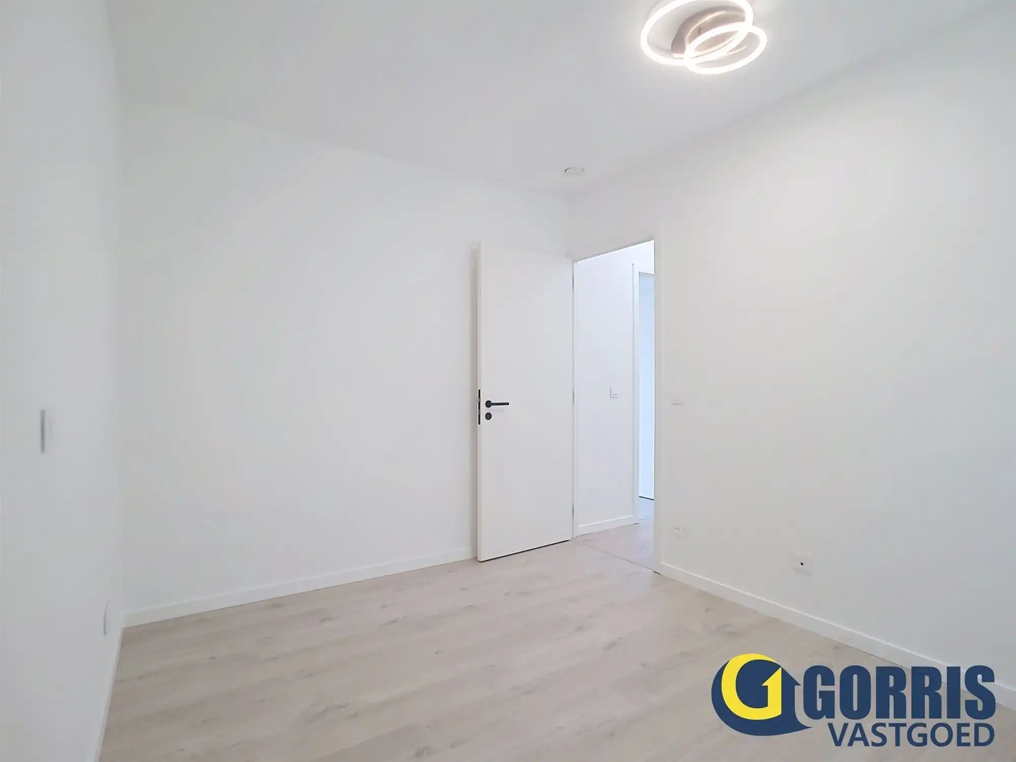 Rustig gelegen gelijkvloers nieuwbouwappartement met 2 slaapkamers. foto 8