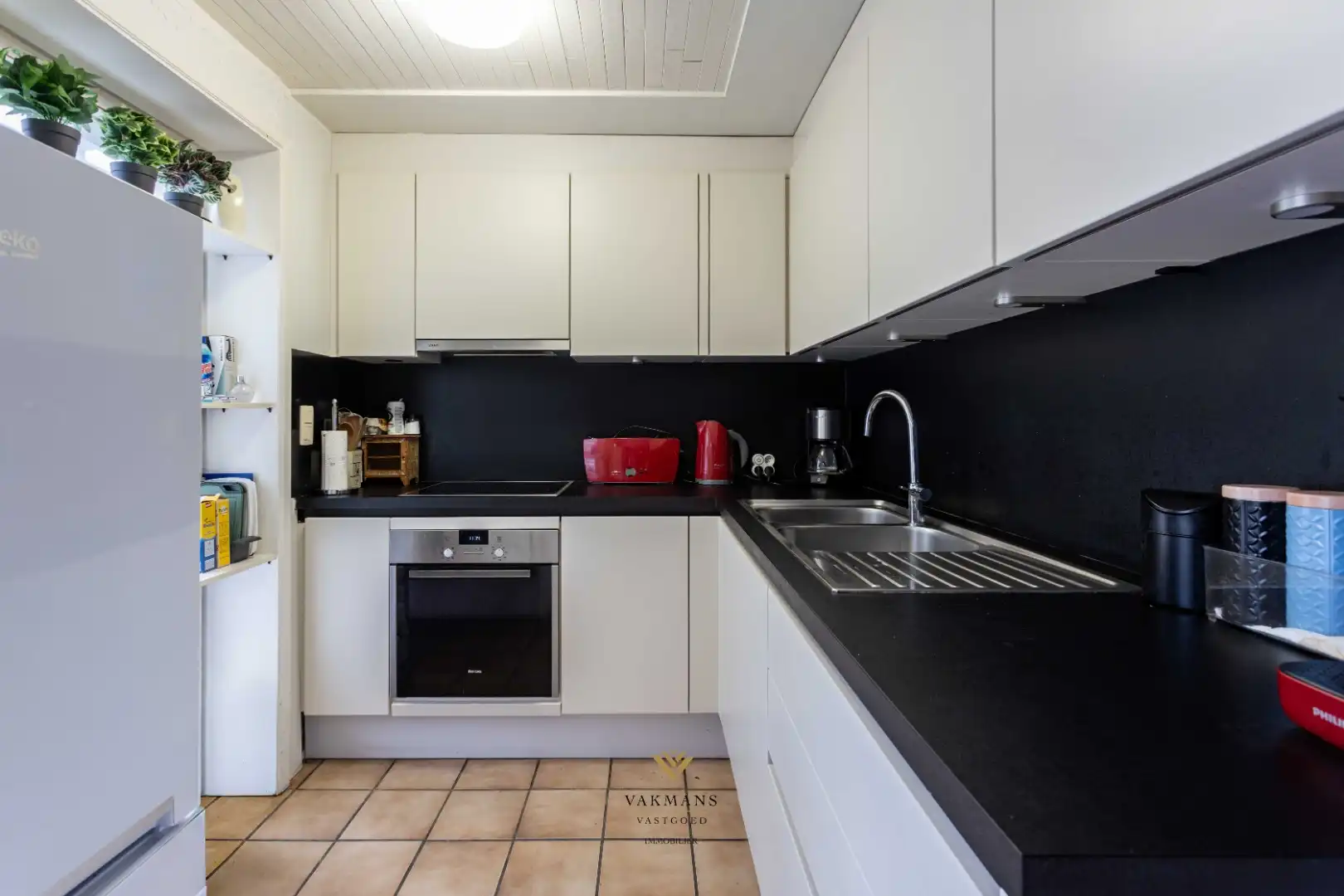 Fermette woning met oprit, dubbele garage en prachtige tuin foto 15