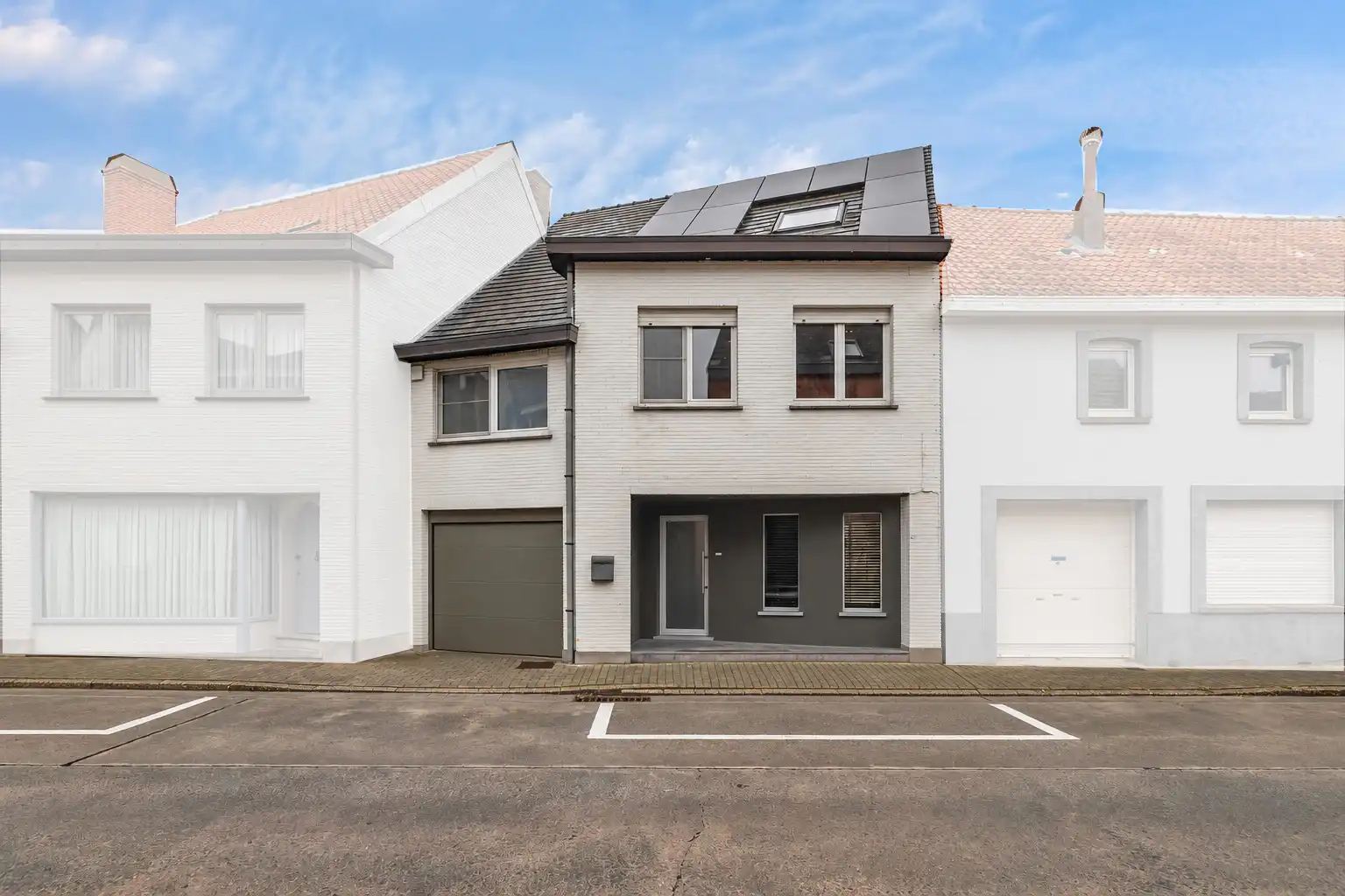Ruime gerenoveerde gezinswoning met 4 slpks en garage foto 29