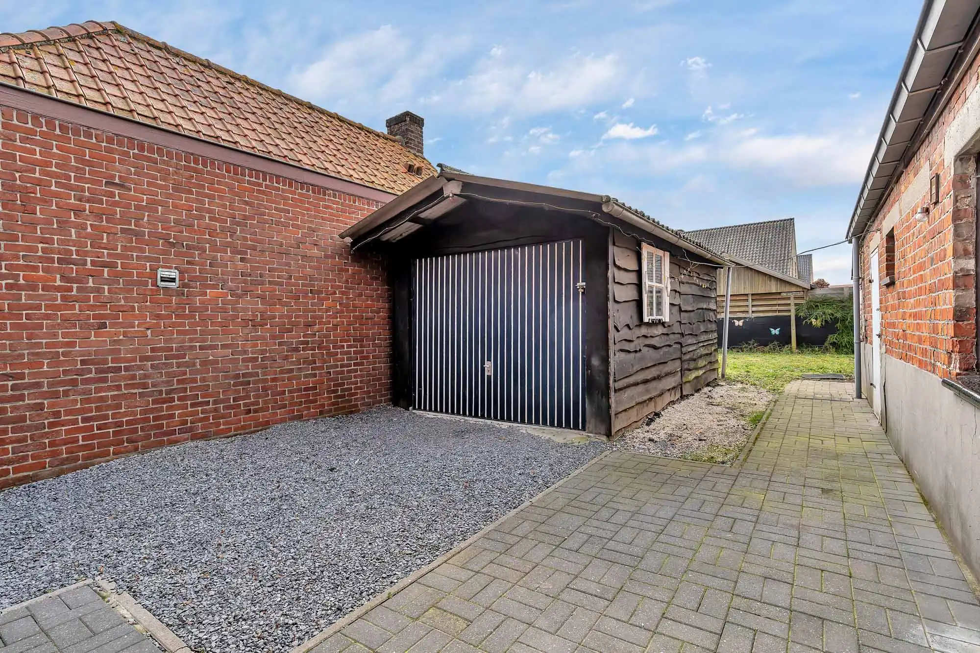 Te renoveren halfopen woning met veel potentieel foto 12