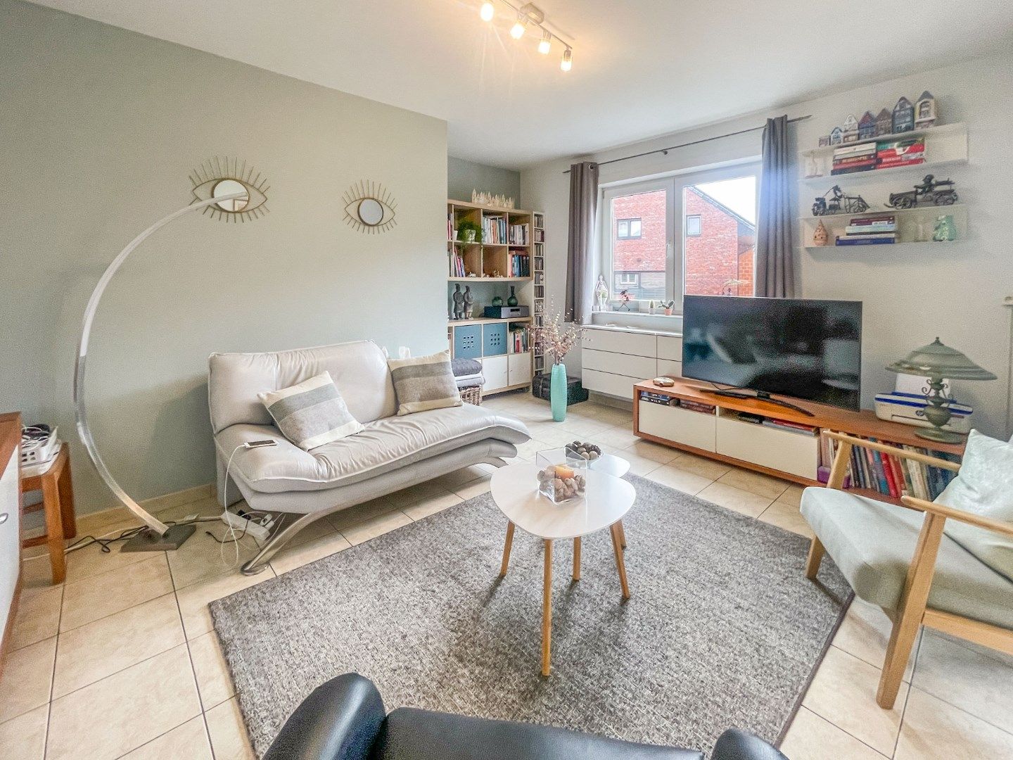 GERIEFELIJK APPARTEMENT MET GARAGEBOX & KELDER ! foto 5