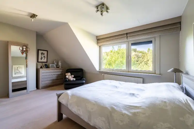 Unieke en ruime woning met geïntegreerd kantoor, 4 slpks en zuidgerichte tuin foto 16