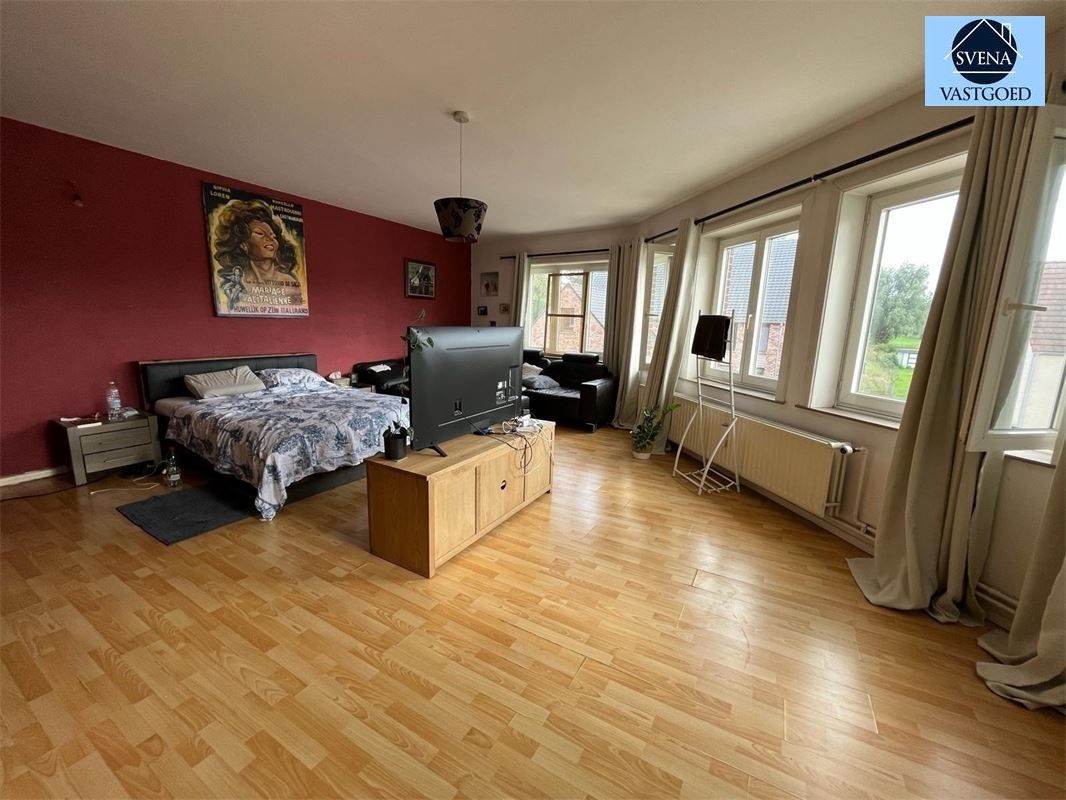 HANDELSRUIMTE MET APPARTEMENT foto {{pictureIndex}}