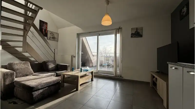 Instapklaar 2-slaapkamerappartement met TERRAS en AUTOSTANDPLAATS te huur in Torhout foto 2