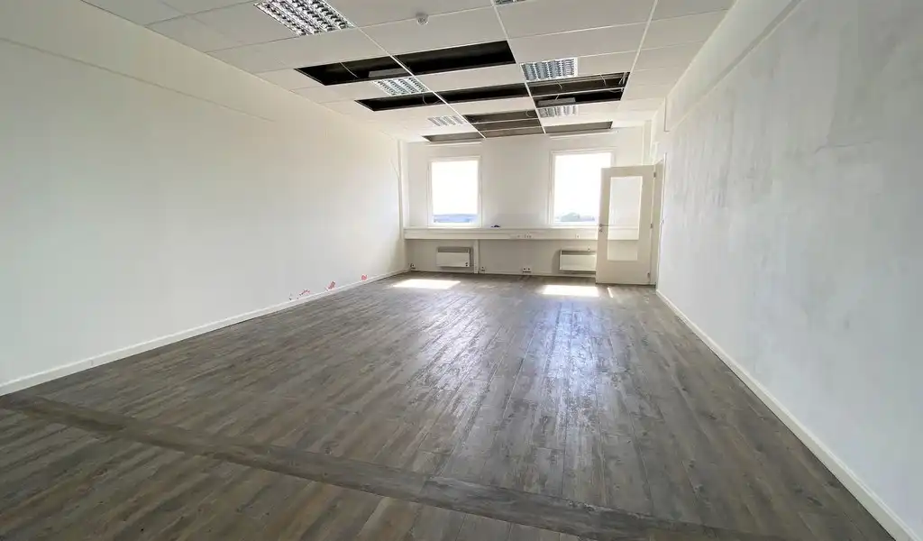 Instapklaar kantoor te huur in Immogranit Building Drongen foto 12