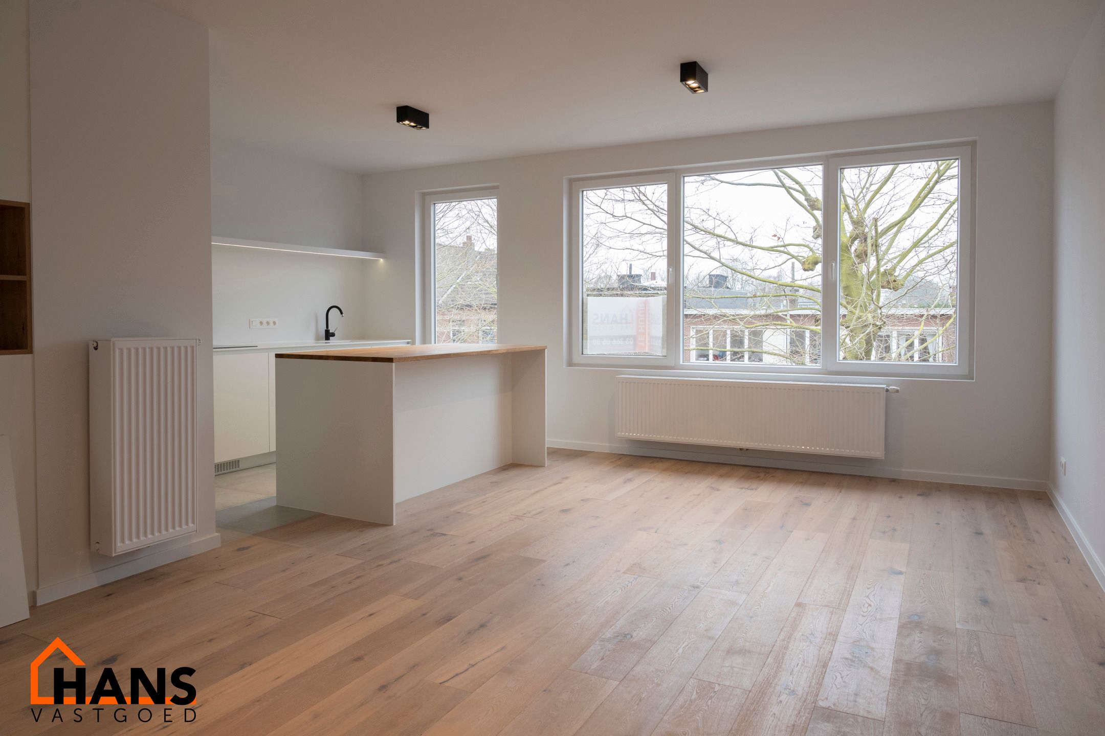 Gerenoveerd appartement met 2 slaapkamers foto 2