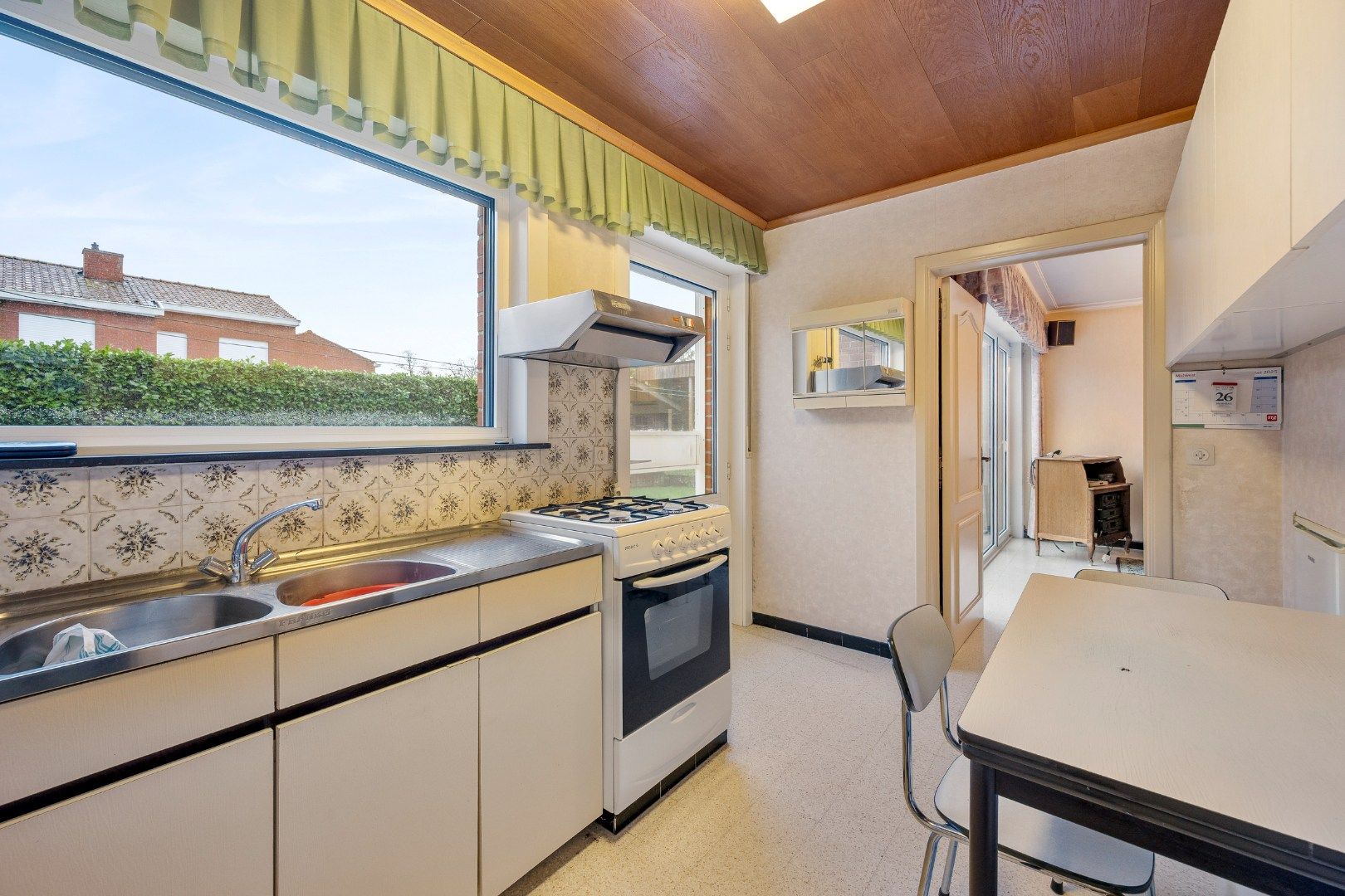 Halfopen woning met 4 slaapkamers, garage met oprit en zuidgerichte tuin in Dadizele-centrum foto 8