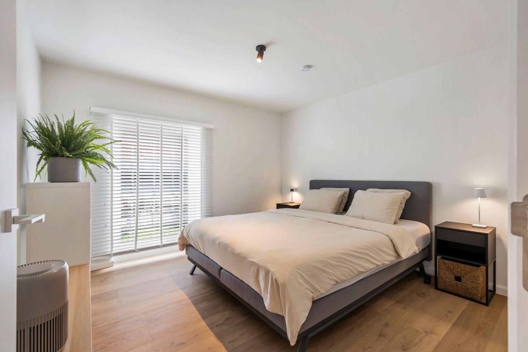 Volledig gerenoveerde bungalow instapklaar foto 16