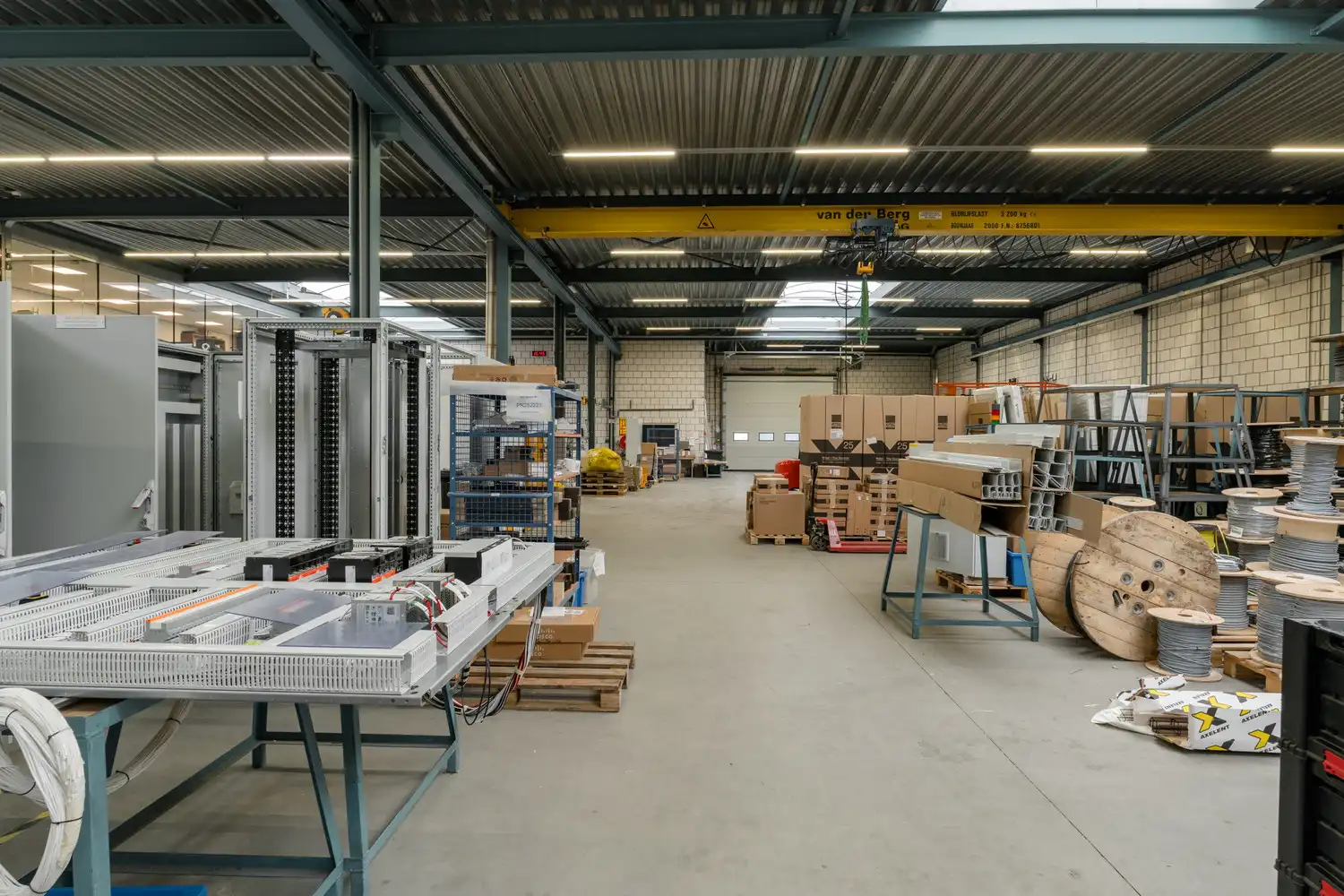 BEDRIJFSPAND MET CONCIERGEWONING foto 90