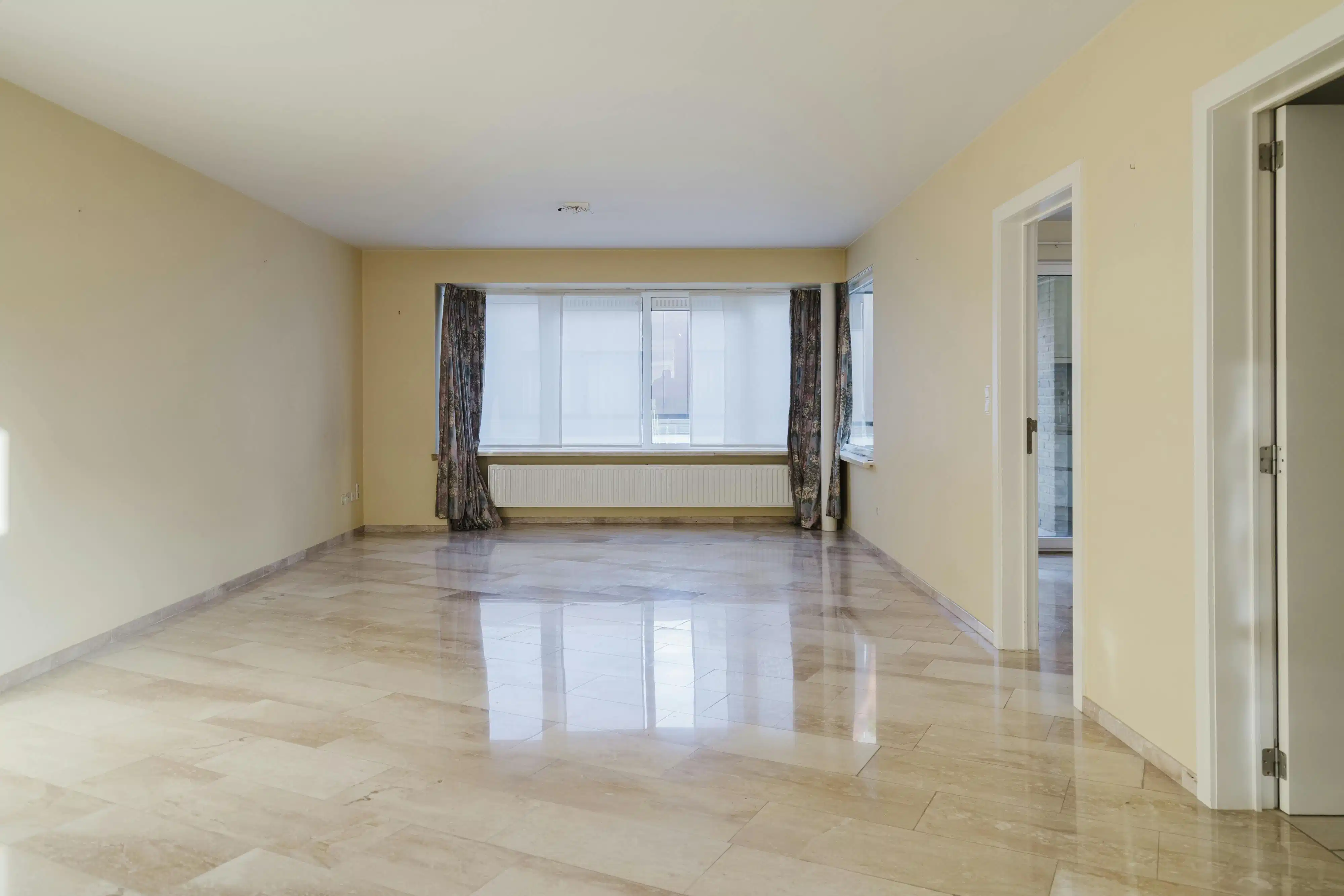 Ruim 3-slpk app. met garage in hartje Kortrijk foto 9