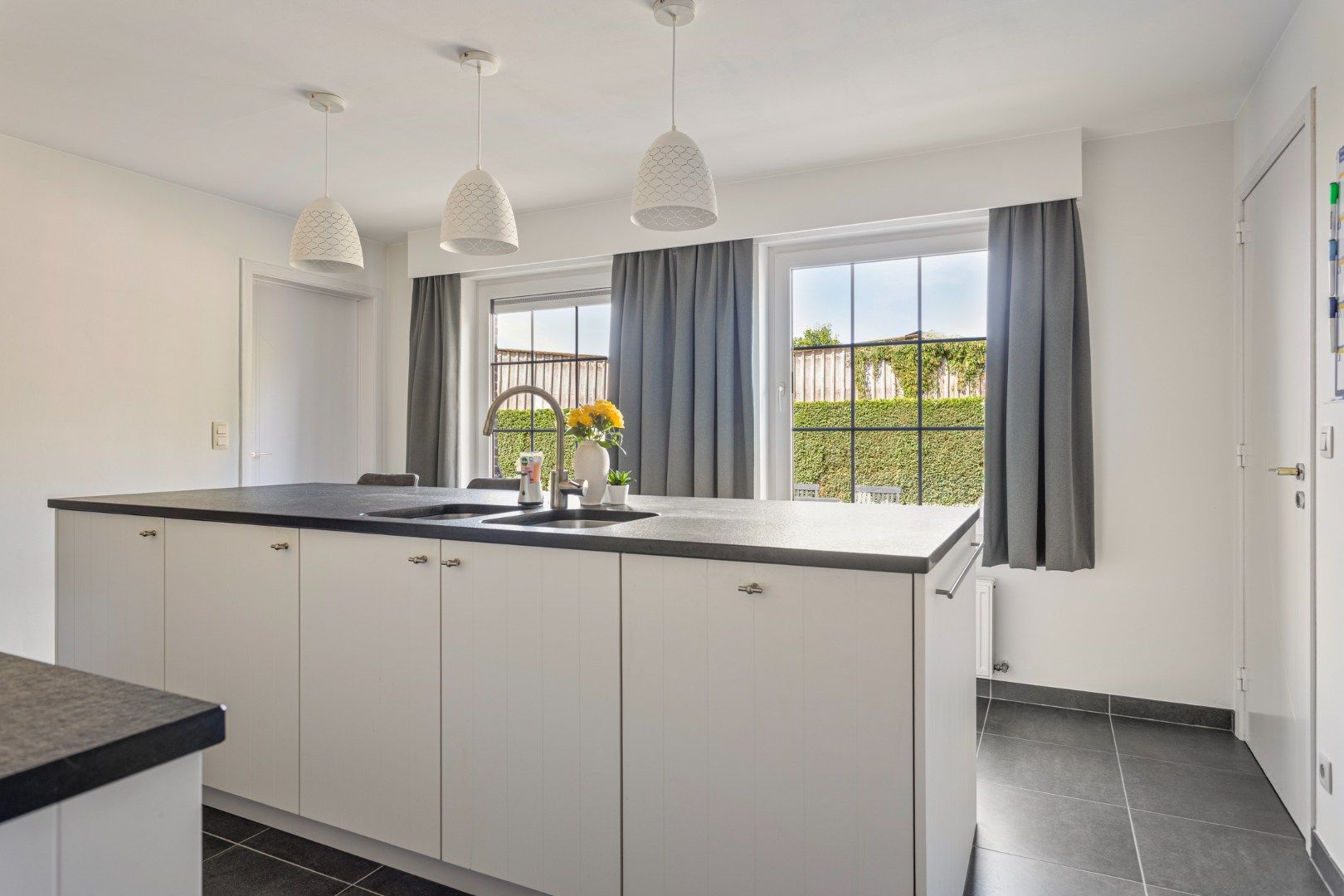 Instapklare woning met 3 ruime slaapkamers op 599 m² te OLV Olen ! foto 12