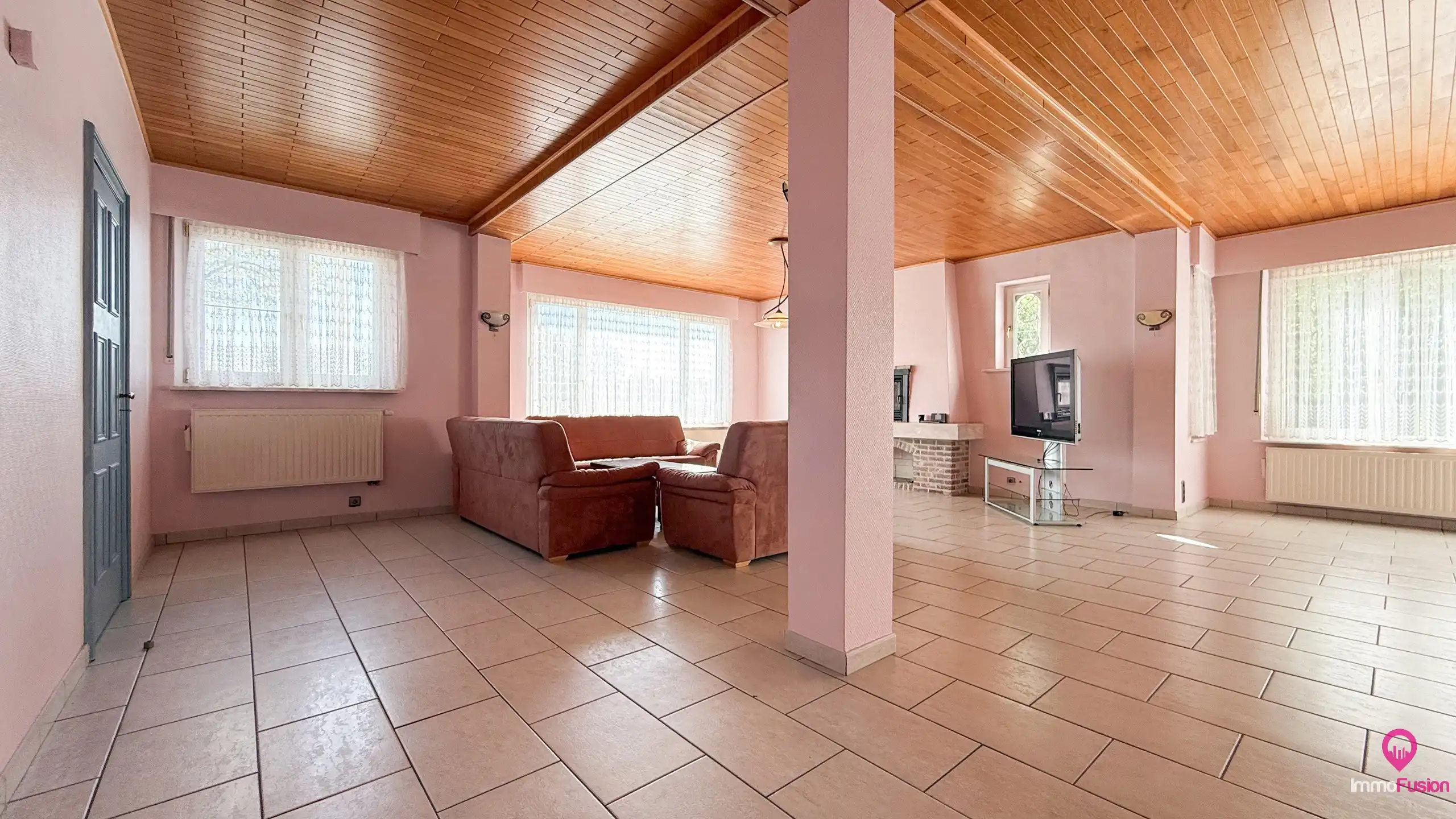 Ruime open bebouwing van 328m² met 5 slpk op toplocatie! foto 2