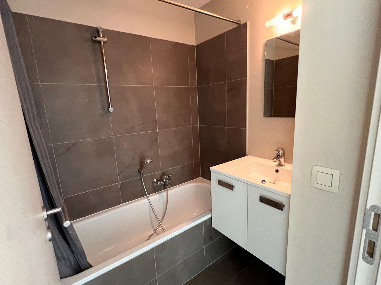 Appartement met 1 slaapkamer, kelder en overdekte staanplaats foto 6