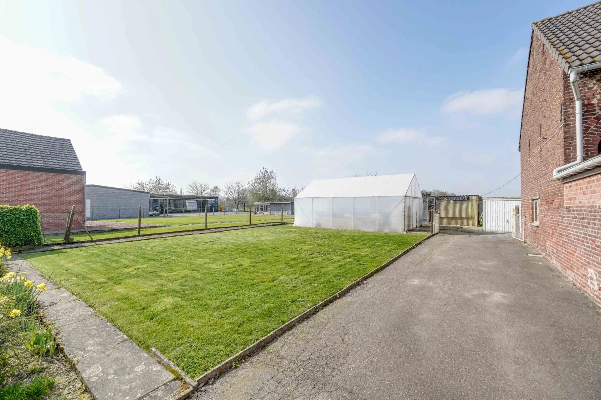 Te renoveren, landelijk gelegen woning/ projectgrond foto 21