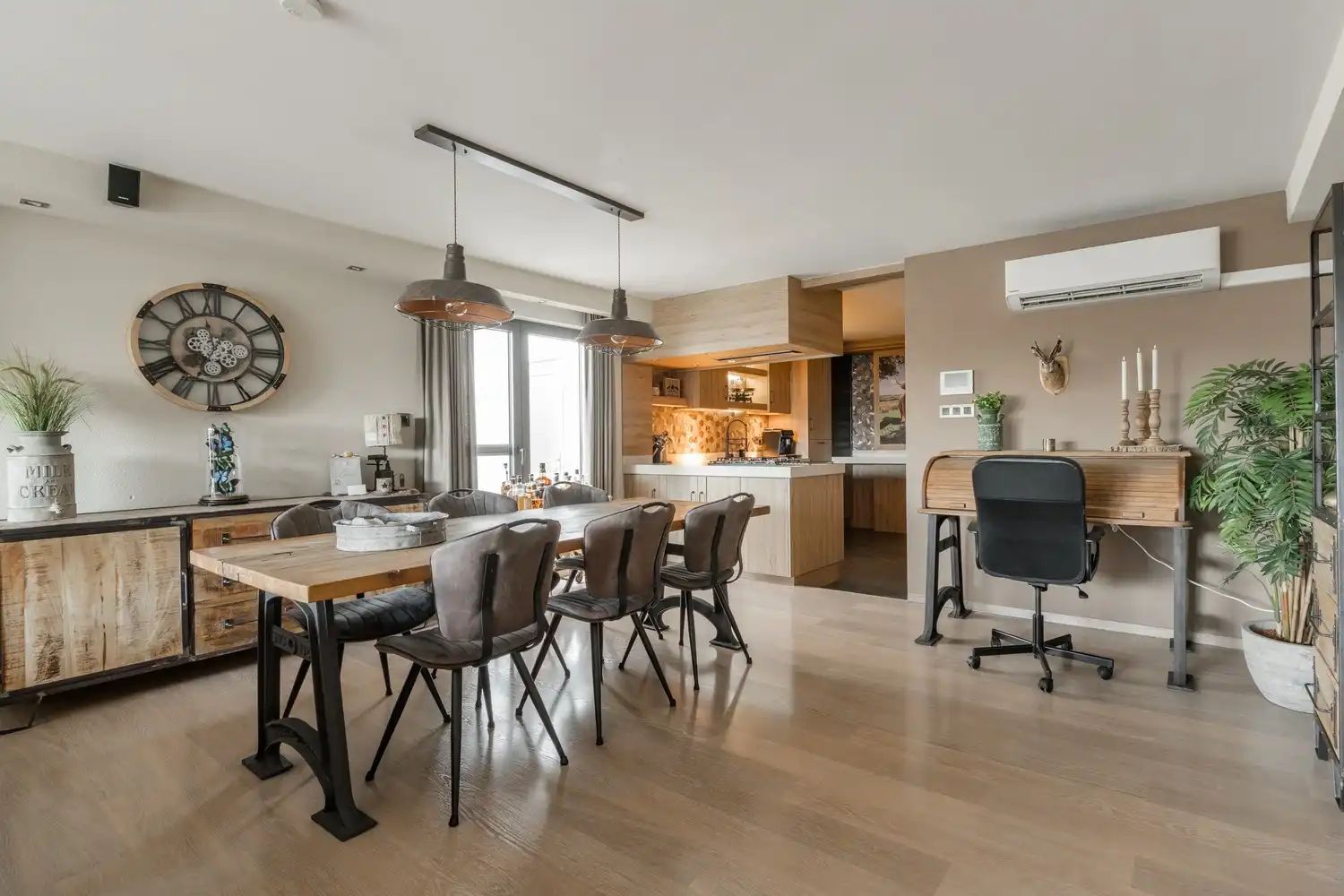 Bekende frituur met super mooi duplex appartement en zwembad te Achel foto 27