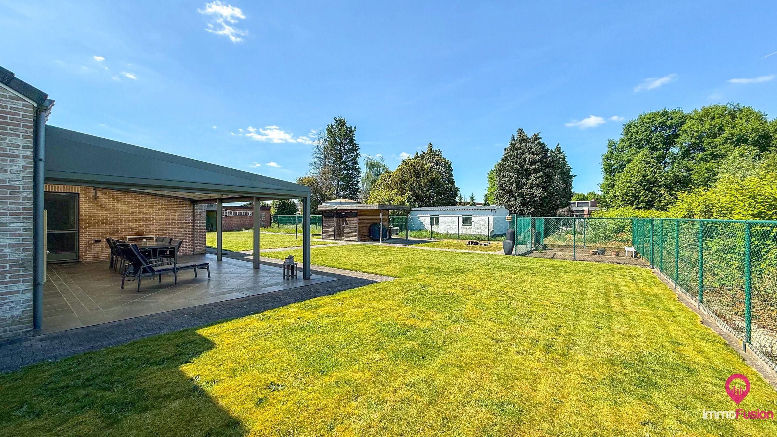 Ruime gezinswoning met 3 slpks, dubbele garage en grote tuin! foto 43