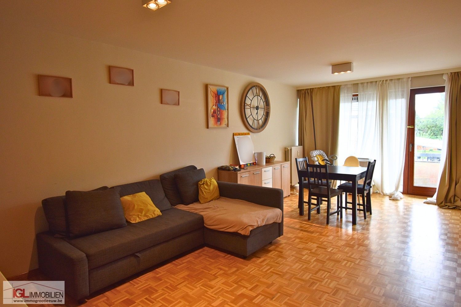 Appartement met 2 slaapkamers, staanplaats en kelder foto 2