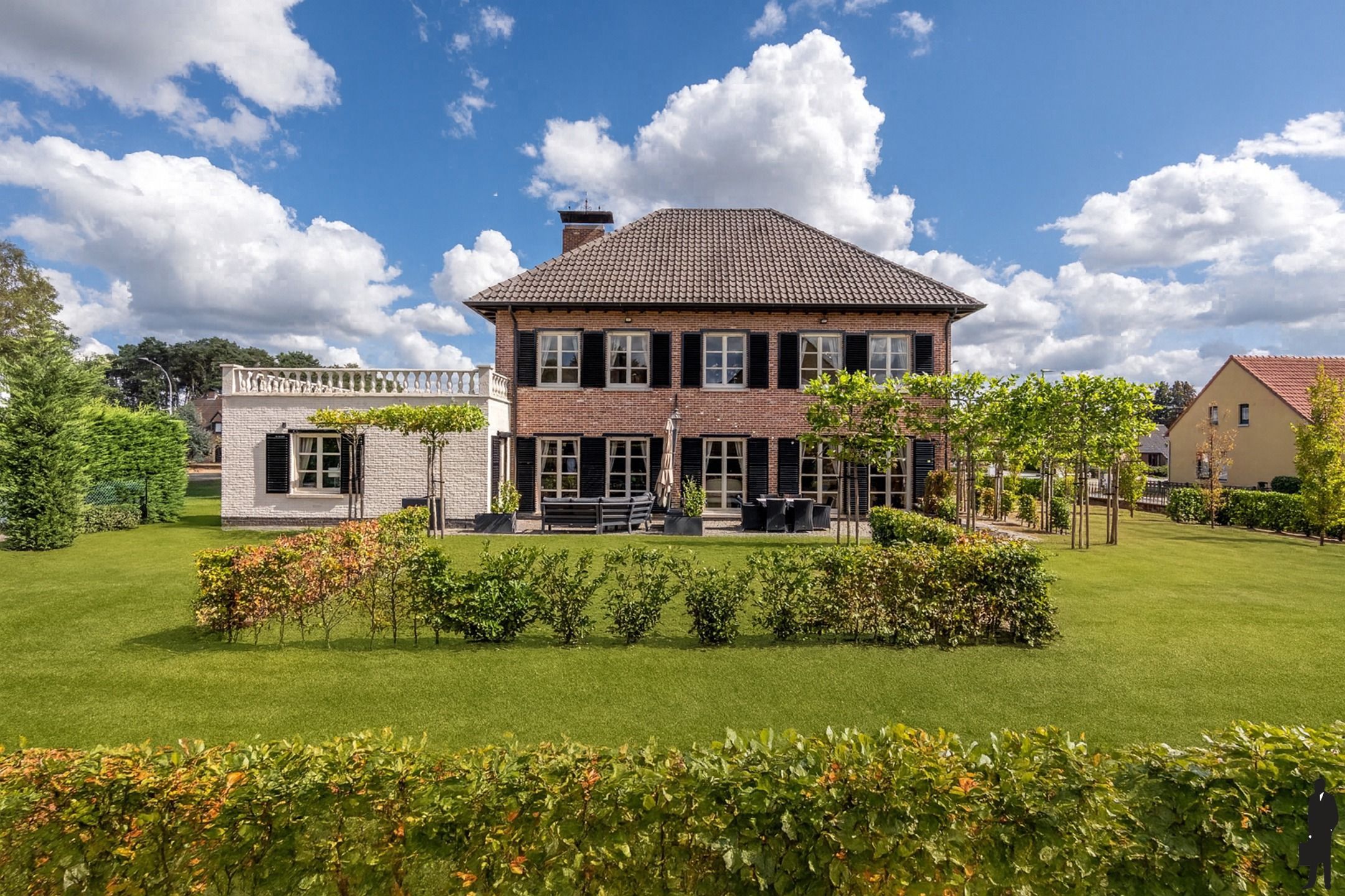 Hoofdfoto van de publicatie: Riante villa met 3 tot 4 slpks. en westtuin op 1.353m²