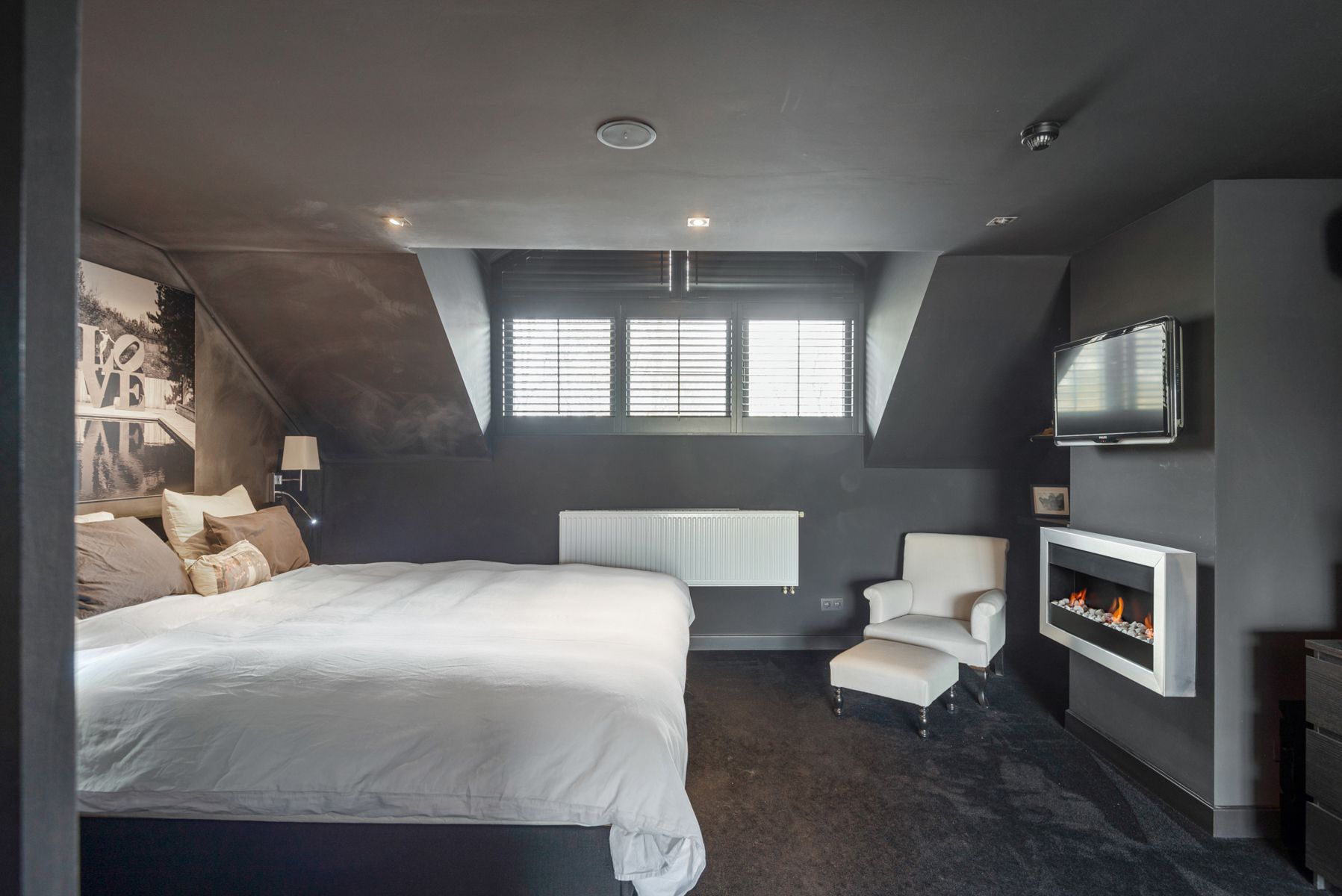 Degelijk gerenoveerde woning aan de Vesten te Lier. foto 15
