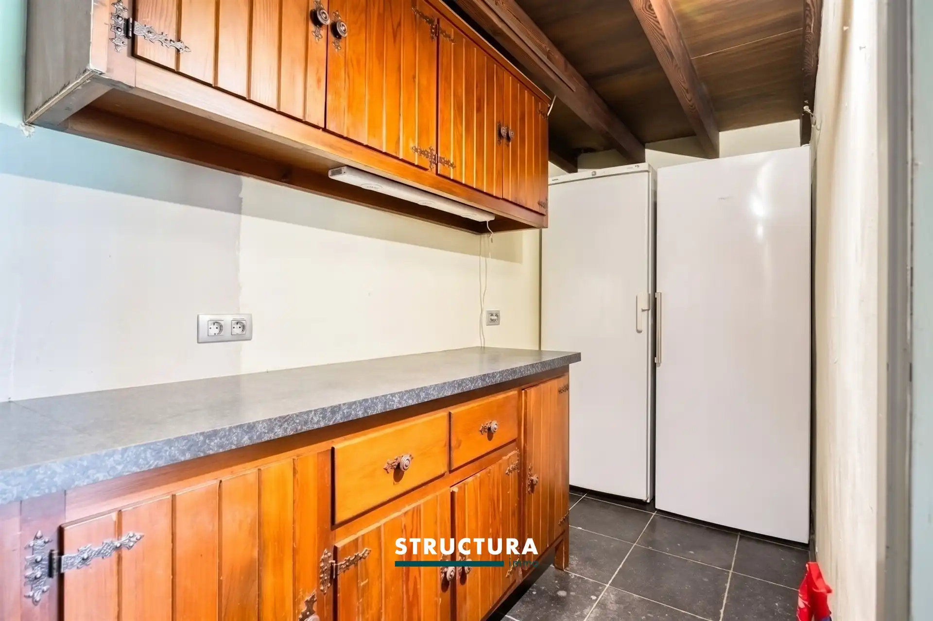 Prachtige woning met ruime loods foto 22