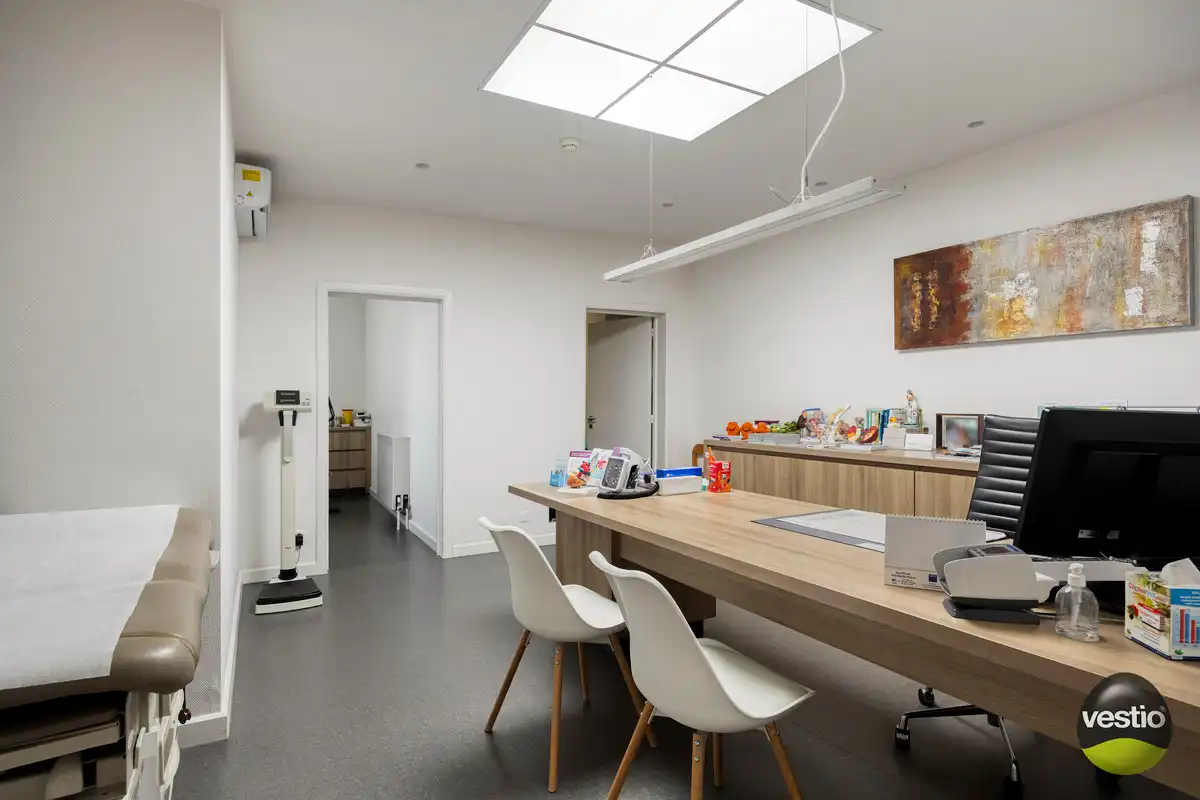 ROYALE WONING MET DOKTERSPRAKTIJK TE BILZEN HOESELT. foto 39