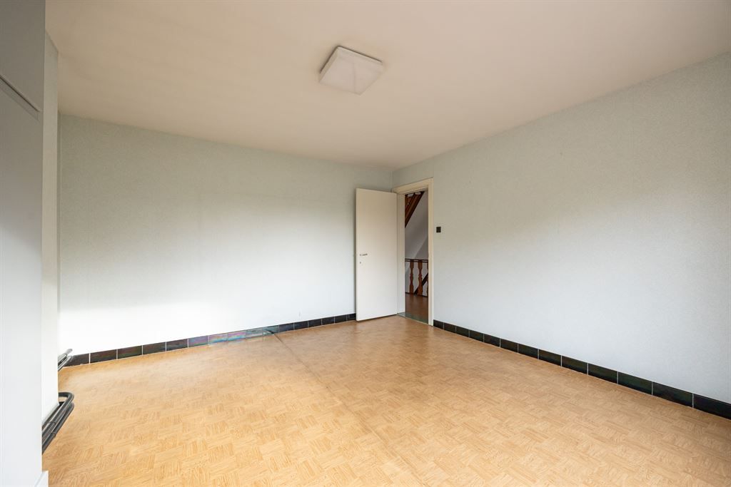 Karaktervolle woning met veel potentieel foto 22