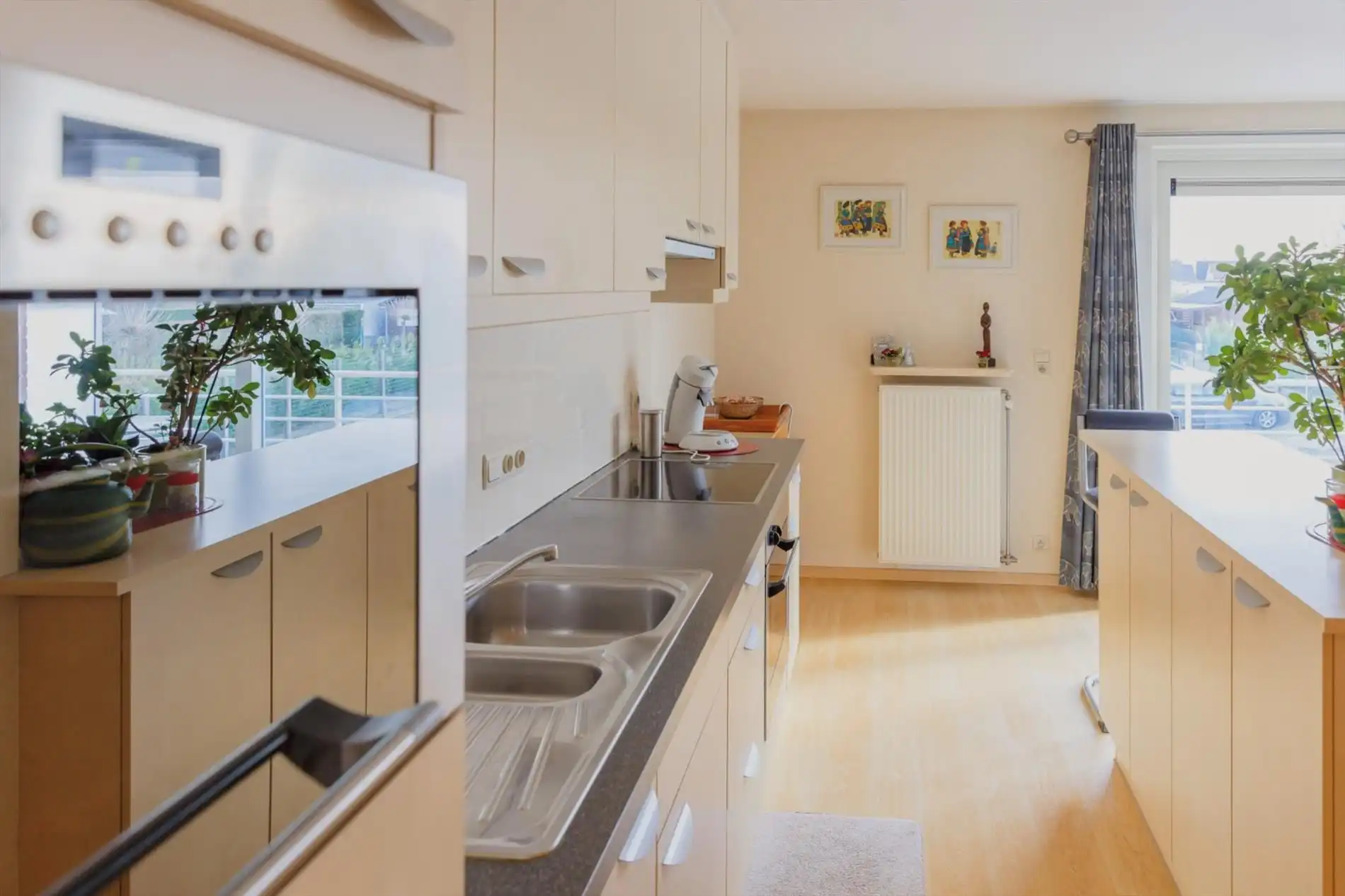 Verzorgd 2-slaapkamerappartement TE KOOP inclusief garage en autostaanplaats. foto 4