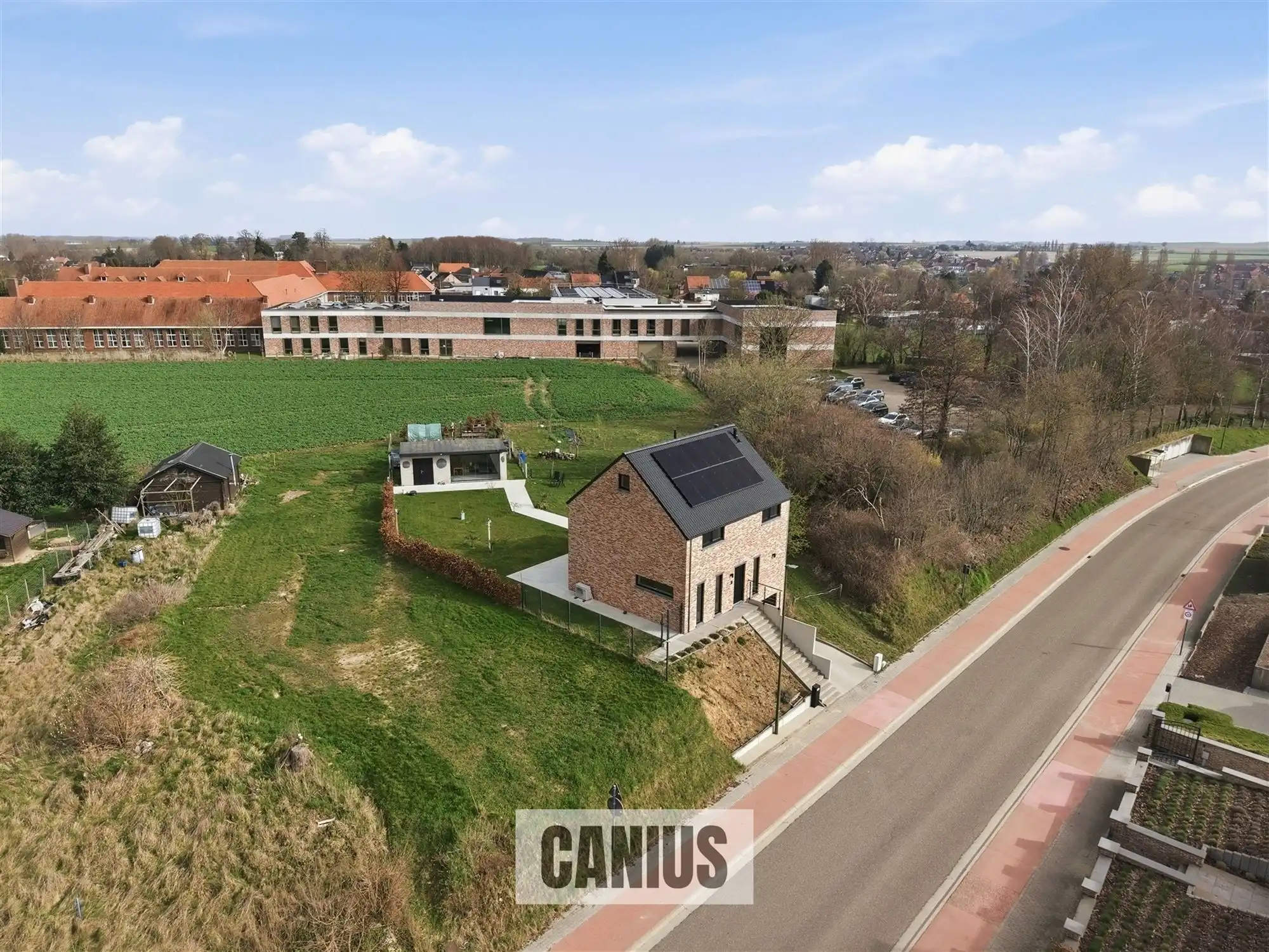 STIJLVOLLE HALFOPEN BEBOUWING MET DRIE SLAAPKAMERS EN LIFT foto 31