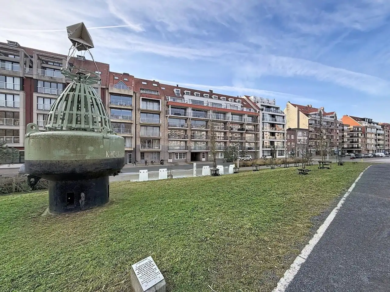 Hoofdfoto van de publicatie: Gelijkvloers appartement in standingvolle residentie met open zicht op het Willemspark aan de Knokkestraat