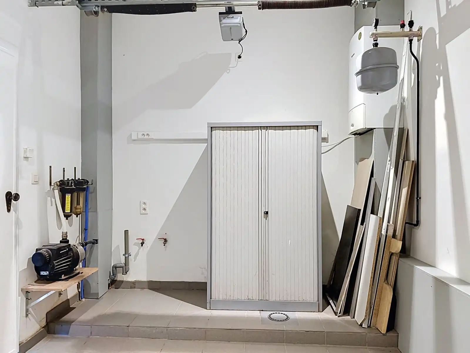 Instapklare, gerenoveerde woning met gezellige koer in hartje Niel! foto 37