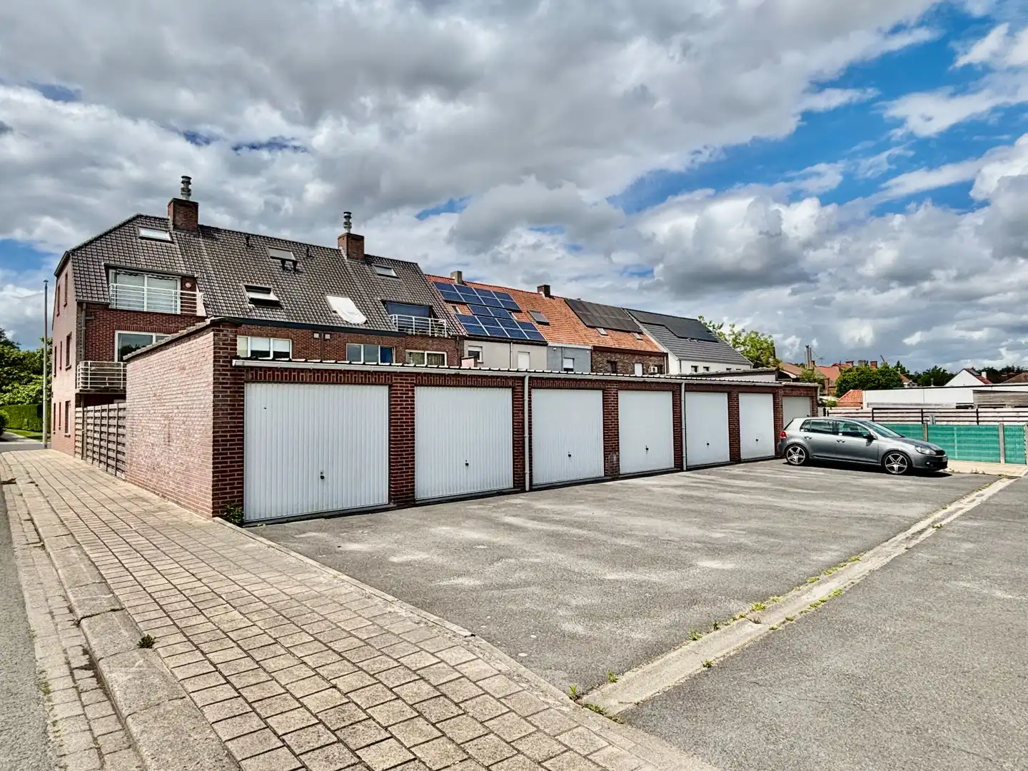 Lichtrijk hoekappartement met 2 slaapkamers, terras en garage te huur in Izegem foto 15