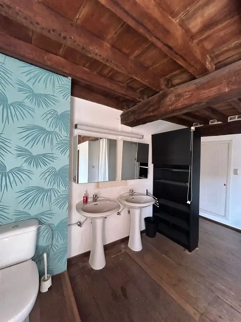 Stijlvolle handelsruimte met bovenliggende woonst, stadstuin en parkeerplaats in het centrum van Maaseik. foto 12