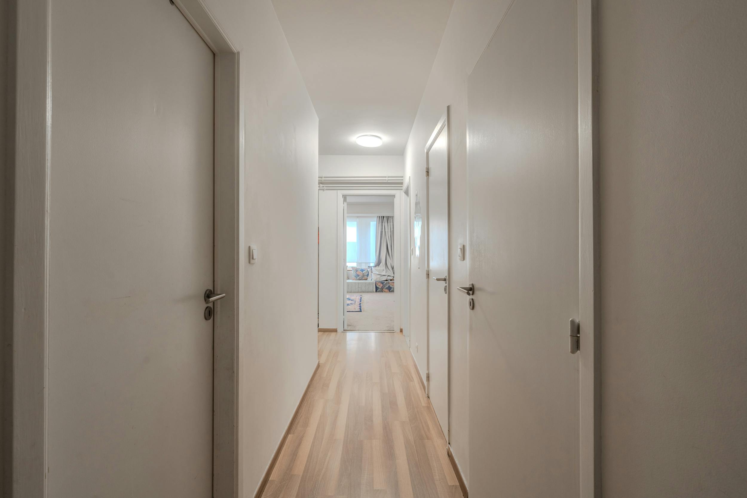 Instapklaar 2-slaapkamer appartement te centrum Oostende foto 10