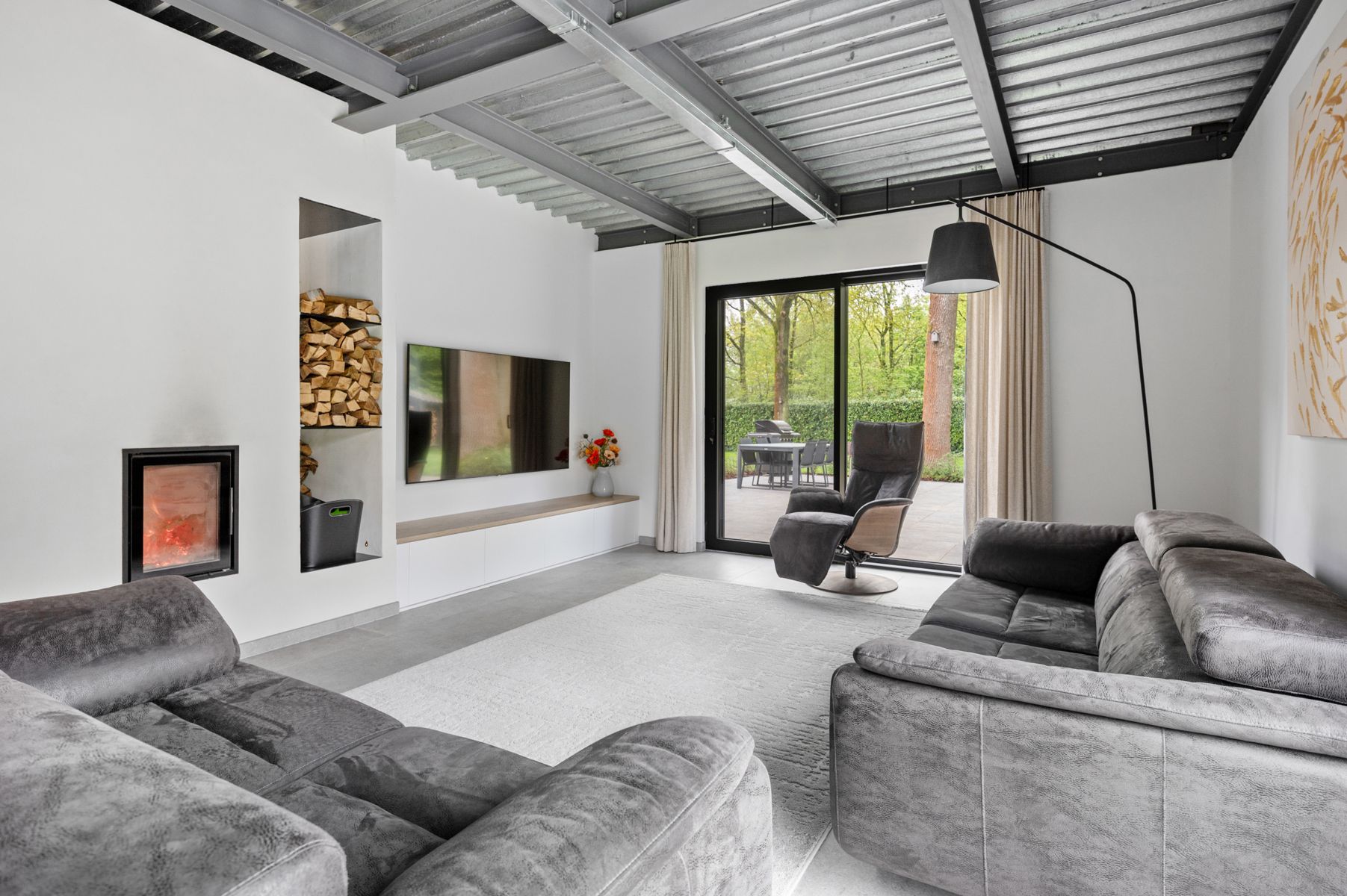 Instapklare volledig vernieuwbouwde villa met praktijkruimte foto 6